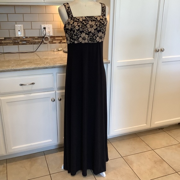 R & M Richards Two-Piece Maxi Dress and Shrug Size 10 Black and Gold - Picture 2 of 13